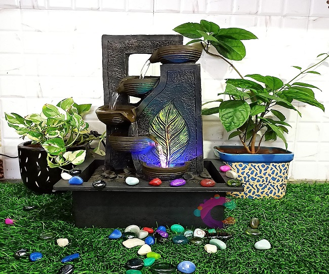 वास्तु शास्त्र के अनुसार घर में Water Fountain लगाने से बढ़ती है